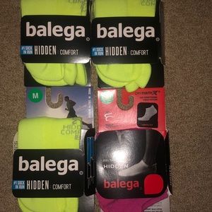 New 4 pair Balega Socks. Size Med.